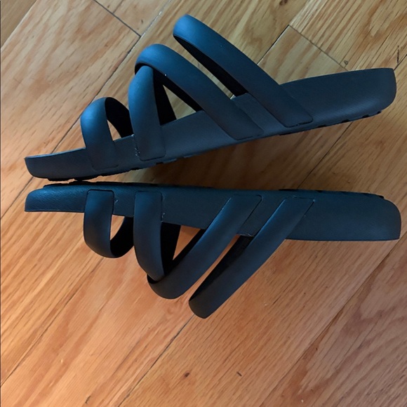 CROCS SPLASH STRAPPY BLACK SANDALS SZ. 7 NEW - Picture 7 of 8